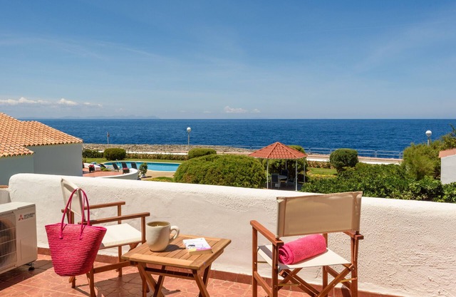 Private villa in Cap dártrutx with private pool, free Wifi, AC in master bedroom