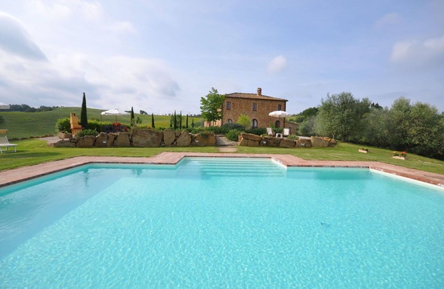 Private Villa with A/C, private pool, WIFI, TV, pets allowed, panoramic view, close to Montepulciano