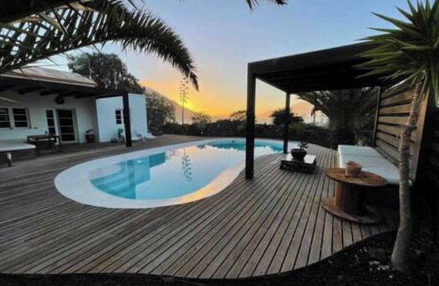 Private Villa with pool in a relaxing environment