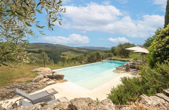 Private Villa with WIFI, hot tub, private pool, TV, patio, panoramic view, close to Greve In Chianti
