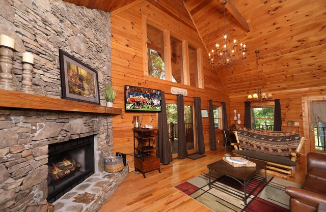 Private w/Beautiful Views! Hot Tub Looks over Mountains.Beautiful Sunsets!