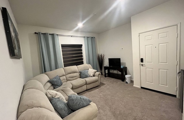 Private1 Bed 1 Bath Furnished Suite, newer construction