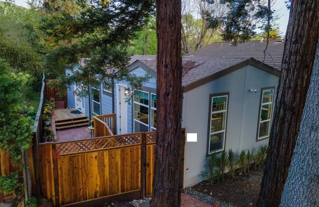 Privately Secluded 2-BR Guesthouse in Fremont