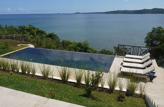 Privatized villa "Nofy Manga" facing the sea and near a restaurant bar.