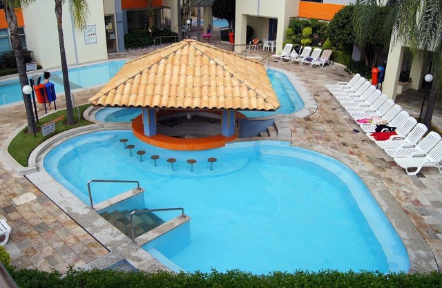 Prive das Caldas, 8 swimming pools, sauna, 2 air-conditioned rooms for up to 5 people, garage