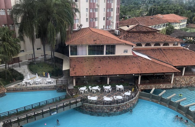 Privileged location! close to several shops!