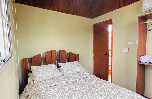 Propiedad de fácil acceso, jacuzzi y piscina climatizada en Jarabacoa. n