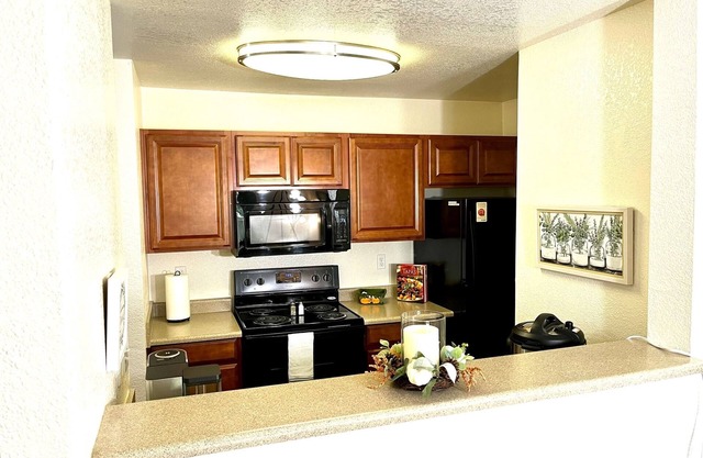 Pros' Choice: Exclusive Midterm Housing