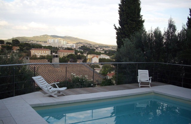 Provencal house with swimming pool, near creeks, Mucem, Sea, .