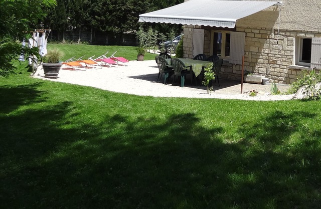 Provence at the foot of Mont Ventoux, gite 1 to 6 people with heated pool