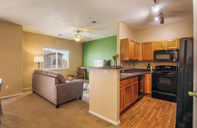 ~Pueblo Paradise~nCome Inside, Your Enchanting Oasis Awaits!