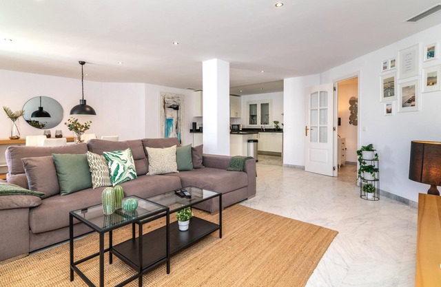 Puerto Banús Finest 2-BDRM apt- 50 metres to Beach