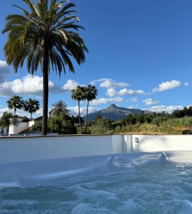 Puerto Banus Jacuzzi close to Breath and Marbella Arena