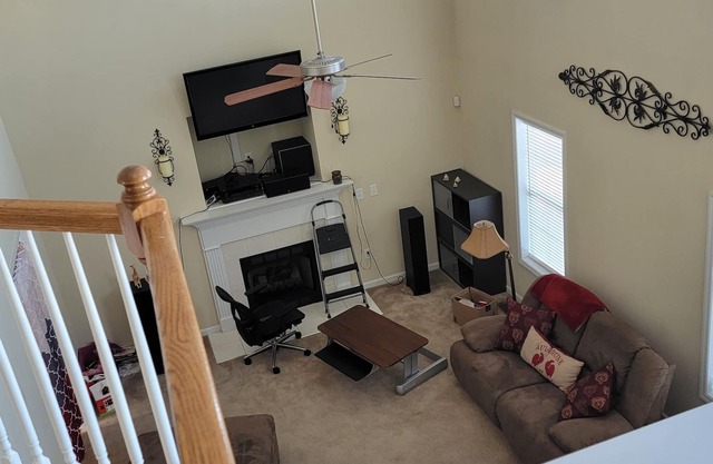 PVT Room in upscale house, 8 min from FAY ARP!