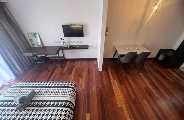 Pyramid Spacious Lovely Couple Suites双威城公寓式套房