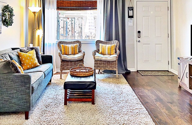 Quaint 2BR/1BA Downtown Livermore