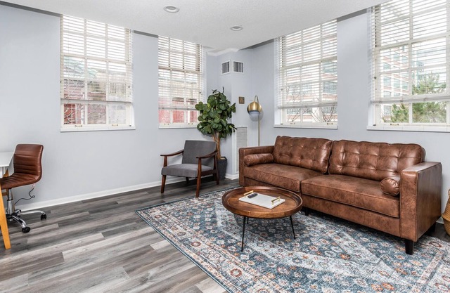 Quaint 2BR Condo in Charlestown