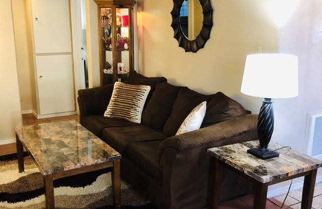 Quaint and charming completely remodeled courtyard side apartment!