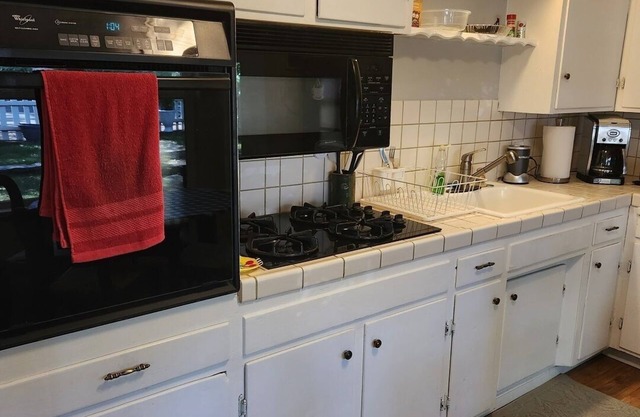 Quaint and charming Duplex, Unit B in Old Town Folsom