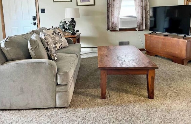 Quaint and Cozy Cottage in Ideal Location