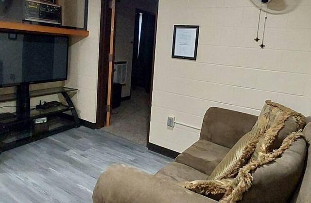 Quaint Apartment - 10 Min from Turkey Run and Shades, Pet Friendly