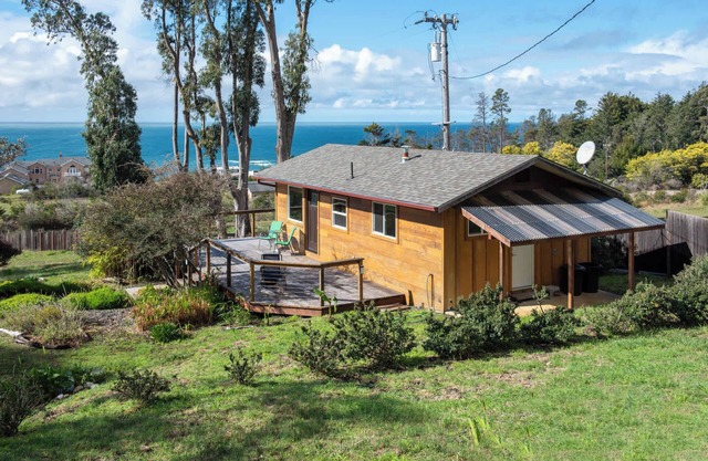 Quaint Cottage for 2 w/Ocean Views!