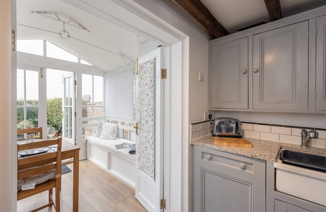 Quaint Cottage in Heart of North Yorkshire Village - Pet Friendly