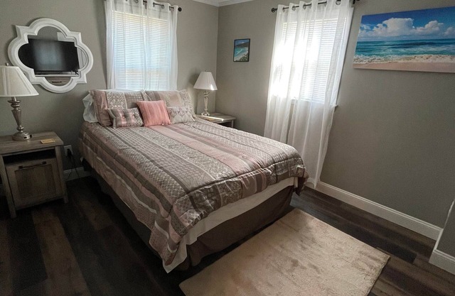 Quaint Cozy Beach Haven, rented by month and on.