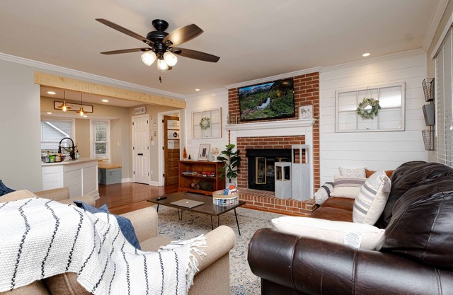 Quaint & Cozy Cottage in the Heart of Madison AL.