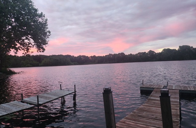 Quaint cozy cottage nestled on the quiet shores of Pigeon Lake in Howe