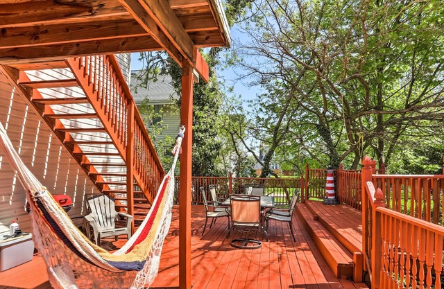 Quaint & Cozy Retreat < 1 Mi to Lakeview Park