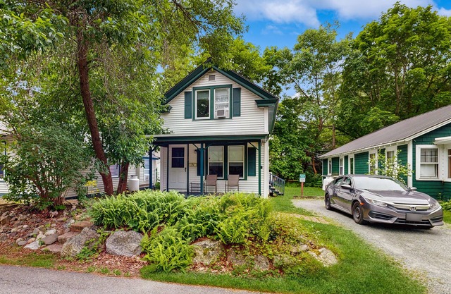 Quaint Family-Friendly Cottage Near Main Street w/Free WiFi and Partial A/C