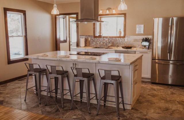 Quaint Farmhouse in the middle of your outdoor fun