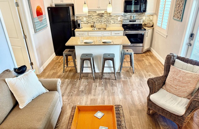 Quaint Florida Beach Bungalow. Centrally Located, Private & Steps From Beach.