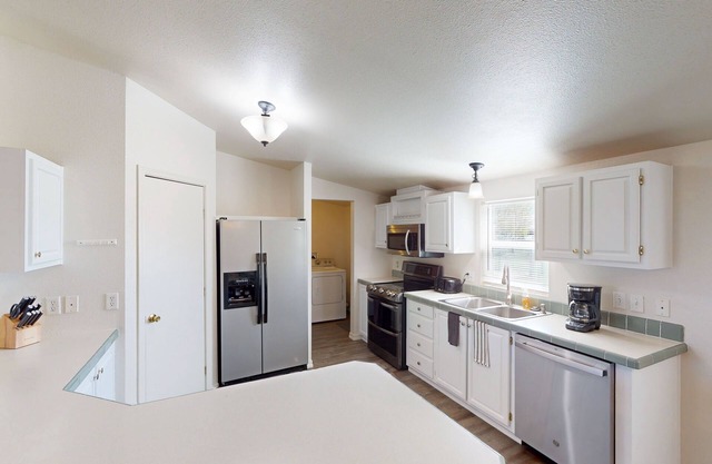 Quaint home with firepit, gas grill, WiFi, dog-friendly