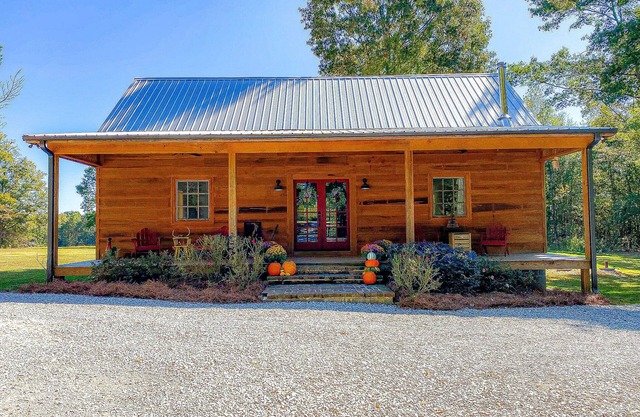 Quaint Little Cabin with a view.