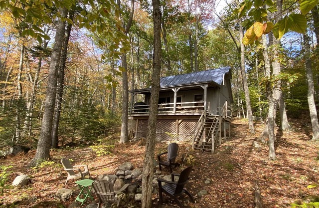 Quaint private cottage on Great Pond