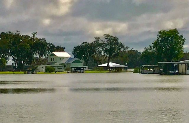 Quaint Relaxing Lakeside Retreat on Chain of Lakes