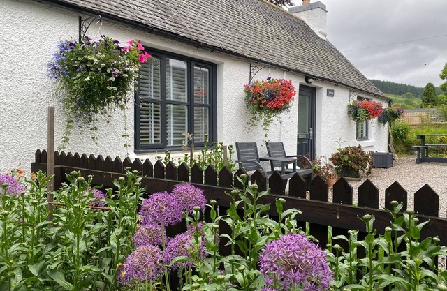 Quaint Traditional Cottage With Modern Interior, Drumnadrochit, Loch Ness