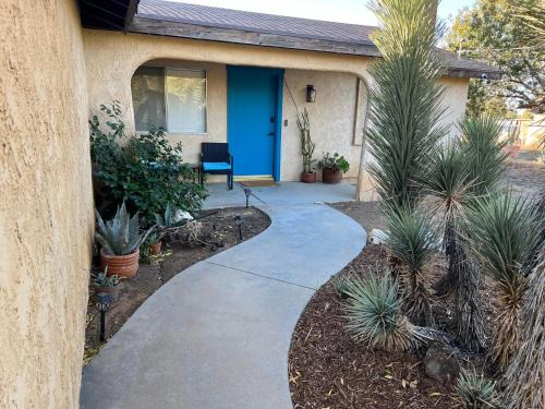 Quaint Vintage Ranch Style 4BedRoom 2Bath Sleeps 10