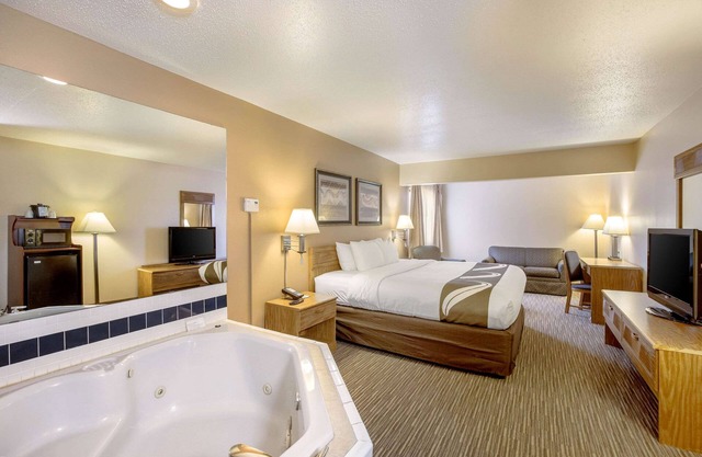 Quality Inn - Storm Lake