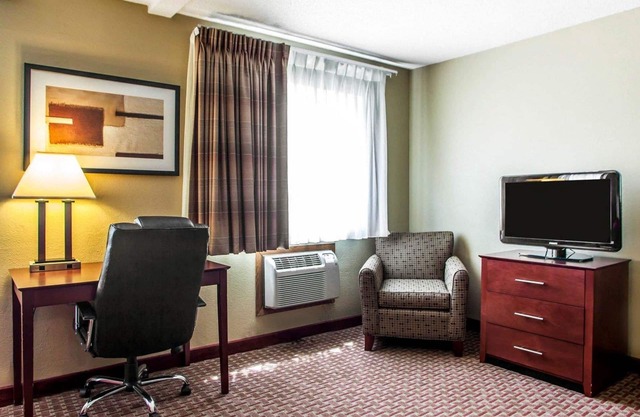 Quality Inn & Suites Davenport near I-80