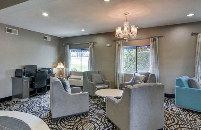 Quality Inn & Suites Grand Prairie South