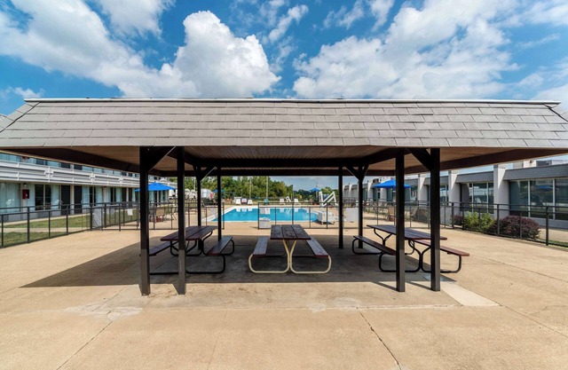 Quality Inn & Suites Vandalia near I-70 and Hwy 51