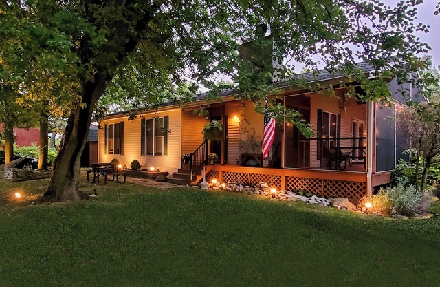 Quarry Vista Kelleys Island, 3 Bedroom, Golf Cart, Hot Tub