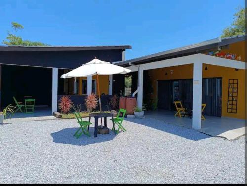 Quarto 2 Privado Confortável em Pontal do Sul