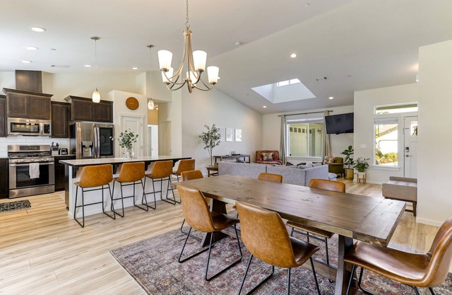 Quartz Hill Manor | hot tub w/peace & quiet