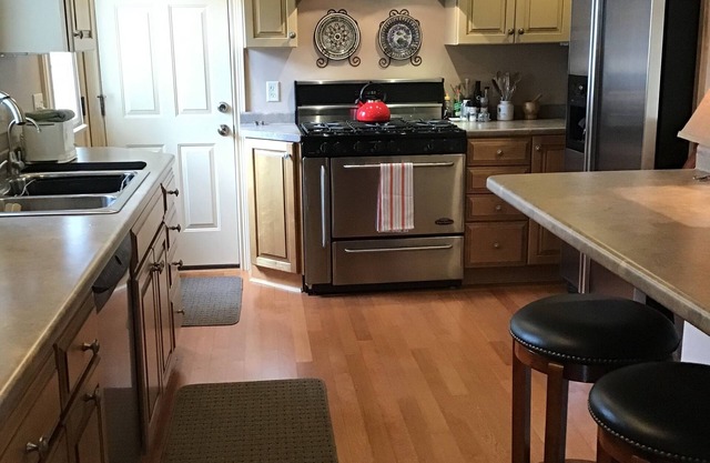 Queen bed for 1 person in the Soho district in beautiful Culver, Indiana.