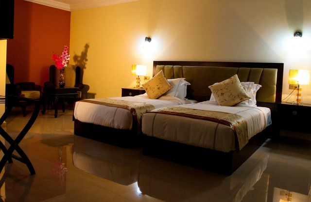 Queen Plaza Hotel