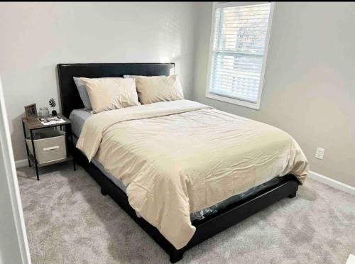 Queen Suite with 24hr Indoor Hot Tub with Wifi Room 3